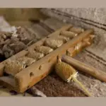 A handle was a wooden, cross shaped hand tool which held several fullers’ teasels.