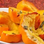 It can be eaten sliced or directly from the shell, to prepare, simply remove the seeds and bake.