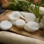 A popular Japanese daikon type radish that has a long, white tapered root.